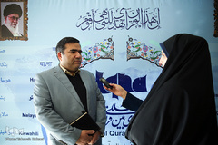 خبرنگاران مشغول کارند