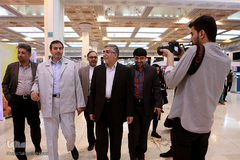 خبرنگاران مشغول کارند