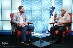 خبرنگاران مشغول کارند