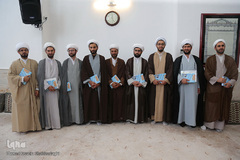 ⁨عمامه‌گذاری در بیوت مراجع هم‌زمان با روز عید غدیر⁩