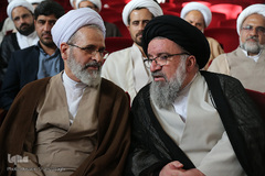 از راست حجت الاسلام والمسلمین احمد خاتمی، امام جمعه موقت تهران و آیت الله علیرضا اعرافی، رییس حوزه‌های علمیه کشور در ⁨آیین رونمایی کتاب سه جلدی شرح نهج البلاغه⁩