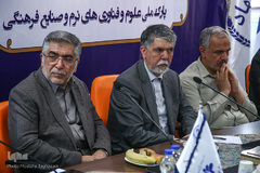 از راست احمد مسجدجامعی، عضو شورای شهر تهران، سیدعباس صالحی، وزیر فرهنگ و ارشاد اسلامی و سیدحمیدرضا طیبی، رئیس جهاددانشگاهی در مراسم  امضای تفاهم نامه همکاری بین جهاددانشگاهی و وزارت فرهنگ و ارشاد اسلامی