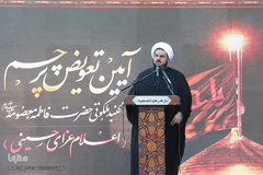 ⁨تعویض پرچم گنبد بارگاه حضرت معصومه(س)