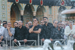 ⁨تعویض پرچم گنبد بارگاه حضرت معصومه(س)