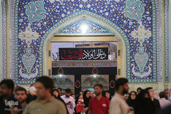 ⁨تعویض پرچم گنبد بارگاه حضرت معصومه(س)