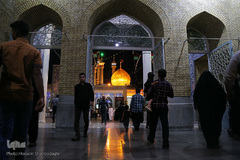 ⁨تعویض پرچم گنبد بارگاه حضرت معصومه(س)