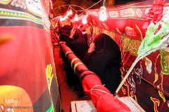 آیین نصب پرچم شب اول محرم، در امامزاده عبدالله(ع) شوشتر