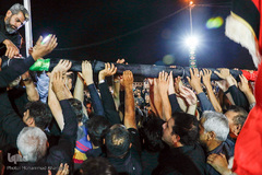 آیین نصب پرچم شب اول محرم، در امامزاده عبدالله(ع) شوشتر