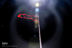 آیین نصب پرچم شب اول محرم، در امامزاده عبدالله(ع) شوشتر