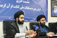 از راست حجت الاسلام والمسلمین ‌حسینی و حجت الاسلام والمسلمین سیدمحمدحسین نواب در نشست‌ خبری اولین دوره مسابقات ملی کتابت قرآن کریم