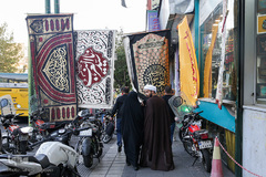 سیاه پوش شدن کوچه‌ها و خیابان‌ها در عزای امام حسین(ع)