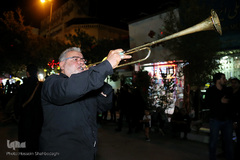 ⁨دسته‌ی عزاداری «مشق شمشیر» در قم⁩