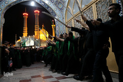 ⁨دسته‌ی عزاداری «مشق شمشیر» در قم⁩