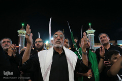 ⁨دسته‌ی عزاداری «مشق شمشیر» در قم⁩