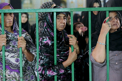 ⁨دسته‌ی عزاداری «مشق شمشیر» در قم⁩