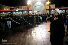 ⁨دسته‌ی عزاداری «مشق شمشیر» در قم⁩