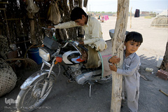 توزیع نذورات حسینی در میان گپرنشینان و اهالی فقیر روستاهای منطقه محروم جازموریان