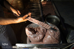 توزیع نذورات خیرین هم‌نمک در روستاها و مناطق فقیرنشین حاشیه شهر زهکلوت جازموریان