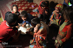 توزیع نذورات خیرین هم‌نمک در روستاها و مناطق فقیرنشین حاشیه شهر زهکلوت جازموریان