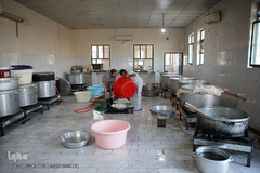 توزیع نذورات خیرین هم‌نمک در روستاها و مناطق فقیرنشین حاشیه شهر زهکلوت جازموریان