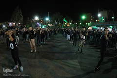 ⁨نخل‌برداری یزدی‌های مقیم کرج در شب عاشورا