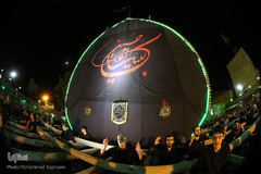 ⁨نخل‌برداری یزدی‌های مقیم کرج در شب عاشورا