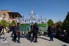 عزدارای ظهر عاشورا در میدان امام(ره) اصفهان
