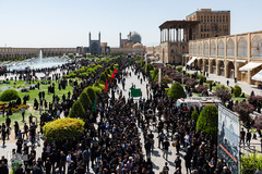 عزدارای ظهر عاشورا در میدان امام(ره) اصفهان