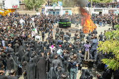 عزدارای ظهر عاشورا در آستانه علوی