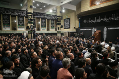 آخرین شب مراسم عزاداری حضرت اباعبدالله الحسین(ع) در حسینیه امام خمینی(ره)