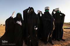 مراسم نمادین خاکسپاری شهدای کربلا در حمیدیه