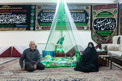 سلمه مسکین و همسرش محمد افتان ۶۰سال است که مراسم عزاداری امام حسین(ع) را در خانه خود برگزار می‌کنند.