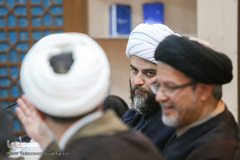 از راست حجت الاسلام سید سعیدرضا عاملی، دبیر شورای عالی انقلاب فرهنگی و حجت الاسلام محمد قمی، رئیس سازمان تبلیغات اسلامی در جلسه شورای توسعه فرهنگ قرآنی