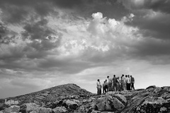 دیار نزدیک، مجموعه‌ای که ارادت و اشتیاق مردم به قهرمانان هشت ساله جنگ تحمیلی را به نمایش می‌گذارد.