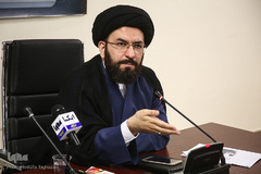 حجت‌الاسلام والمسلمین سیدمصطفی حسینی، رئیس مرکز امور قرآنی سازمان اوقاف و امور خیریه در نشست خبری چهل و دومین دوره مسابقات سراسری قران کریم