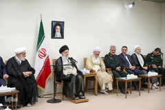 دیدار دست‌اندرکاران کنگره ملی ۶۲۰۰ شهید استان مرکزی با رهبر انقلاب