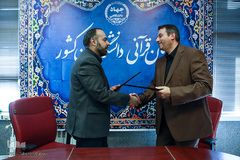 از راست سیدمحمدجواد شوشتری، رئیس سازمان قرآنی دانشگاهیان کشور و سیدمجتبی امامی، معاون پژوهشی دانشگاه امام صادق(ع) 