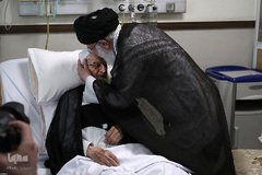 عیادت رهبر انقلاب اسلامی از حضرت آیت الله مکارم شیرازی
