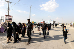 زائران و موکب‌داران در پایانه مرزی چذابه