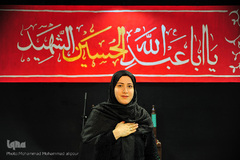 سیده فاطمه اشرفیان، 38 ساله، فوق لیسانس برق و شاغل شرکت نفت. از 2 سالگی روضه می‌رفته است. می‌گویم: امام حسین(ع). می‌گوید: مرهم همه دردها و جذب کننده همه قلب‌ها.