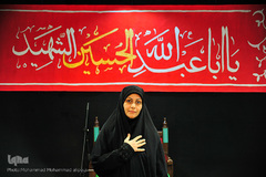 فاطمه نیل آب‌کن، 31 ساله، لیسانس ادبیات و خانه‌دار. از 5 سالگی روضه رفتن را شروع کرده. می‌گویم: امام حسین(ع). می‌گوید:
فدای تار مویی ز بچه‌های حسین، 
هزار جان گرامی فقط فدای حسین