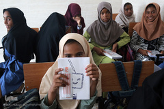 توزیع لوازم التحریر هم نمک در جازموریان