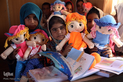 توزیع لوازم التحریر هم نمک در جازموریان