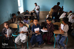 توزیع لوازم التحریر هم نمک در جازموریان