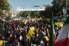 راهپیمایی یوم‌الله ۱۳ آبان در قزوین
