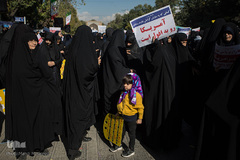 راهپیمایی یوم‌الله ۱۳ آبان در قزوین
