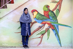 سوگند مهران، 15 ساله است و بسیار  علاقمند به طراحی لباس. سوگند می‌گوید: «از بچگی به نقاشی و طراحی علاقه داشتم و لباس‌های زیادی هم طراحی کرده‌ام.» 