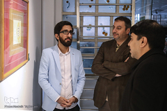  عیسی علیزاده، معاون فرهنگی جهاددانشگاهی و سیدمحمدجواد شوشتری، رییس سازمان قرآنی دانشگاهیان کشور در مراسم افتتاحیه نمایشگاه هنر‌های تجسمی «نفس المطمئنه»
