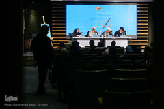 نشست گفت و گوی و بررسی کتاب تقاطع انقلاب