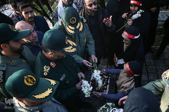 مراسم غبار روبی گلزار شهدای بهشت زهراء توسط بسیجیان